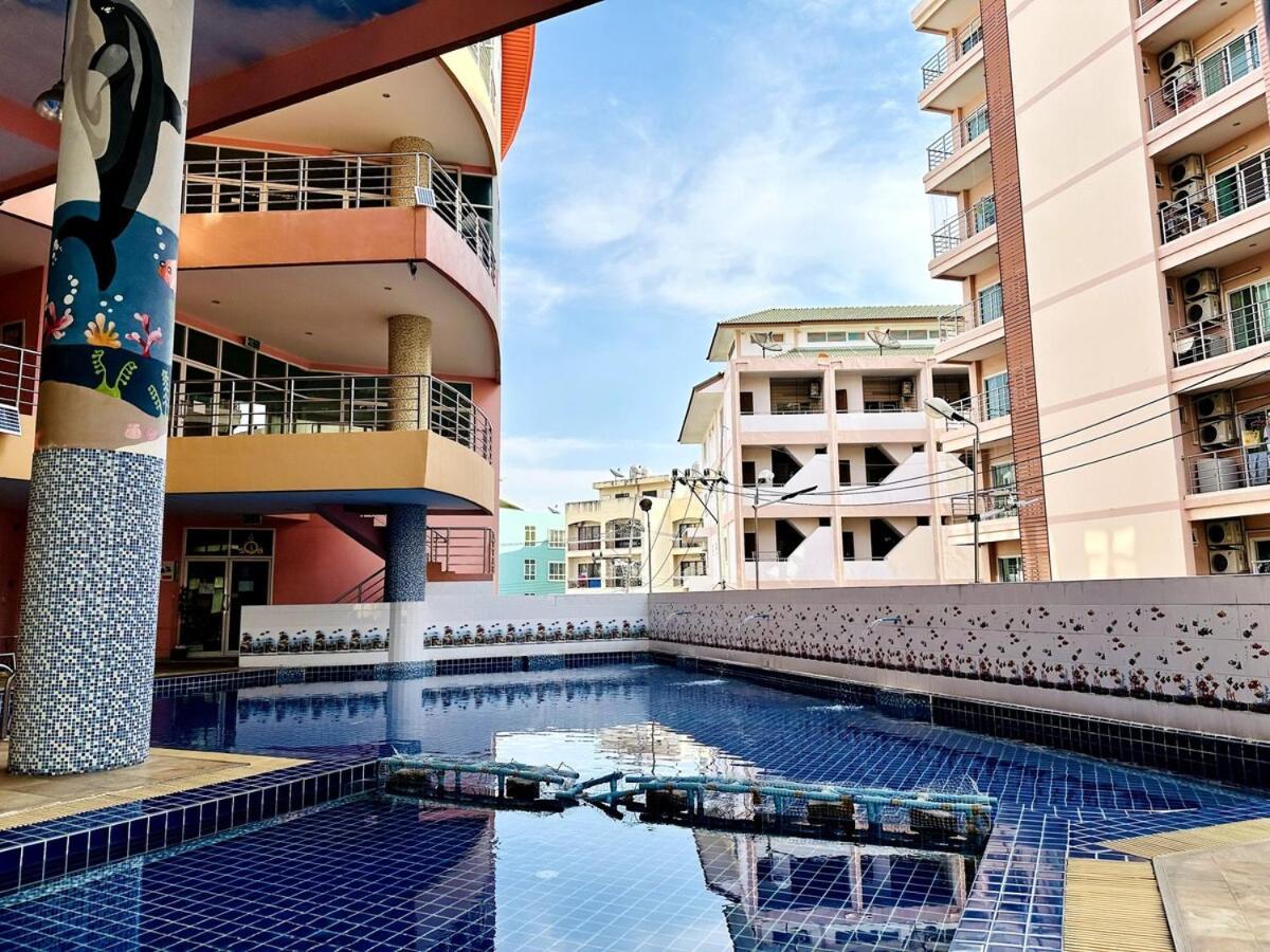 Wisdom Burg Bangsaen, Pool, Gym Aparthotel Ban Rong Khoei Kültér fotó