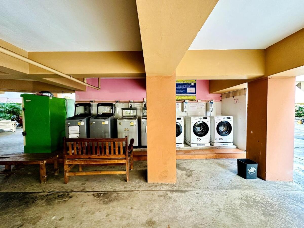 Wisdom Burg Bangsaen, Pool, Gym Aparthotel Ban Rong Khoei Kültér fotó