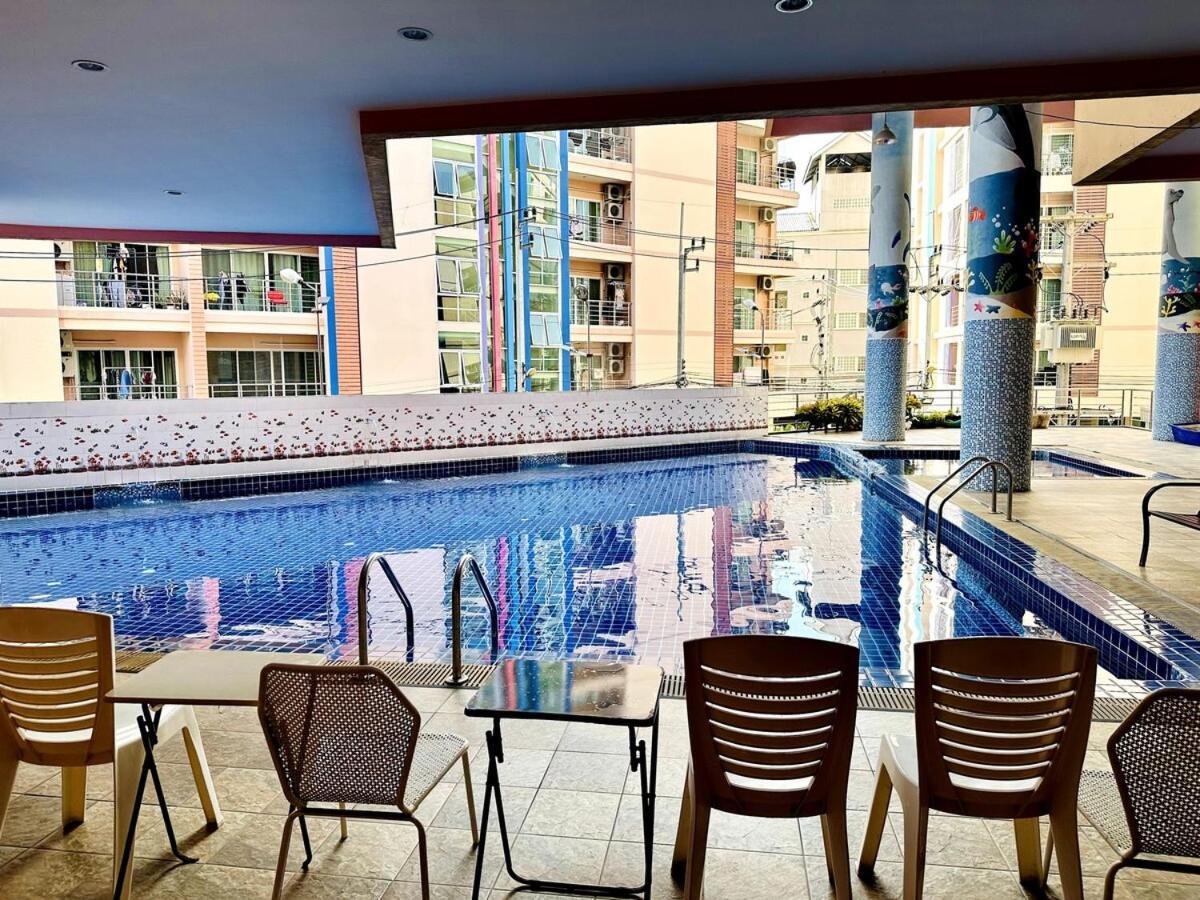 Wisdom Burg Bangsaen, Pool, Gym Aparthotel Ban Rong Khoei Kültér fotó
