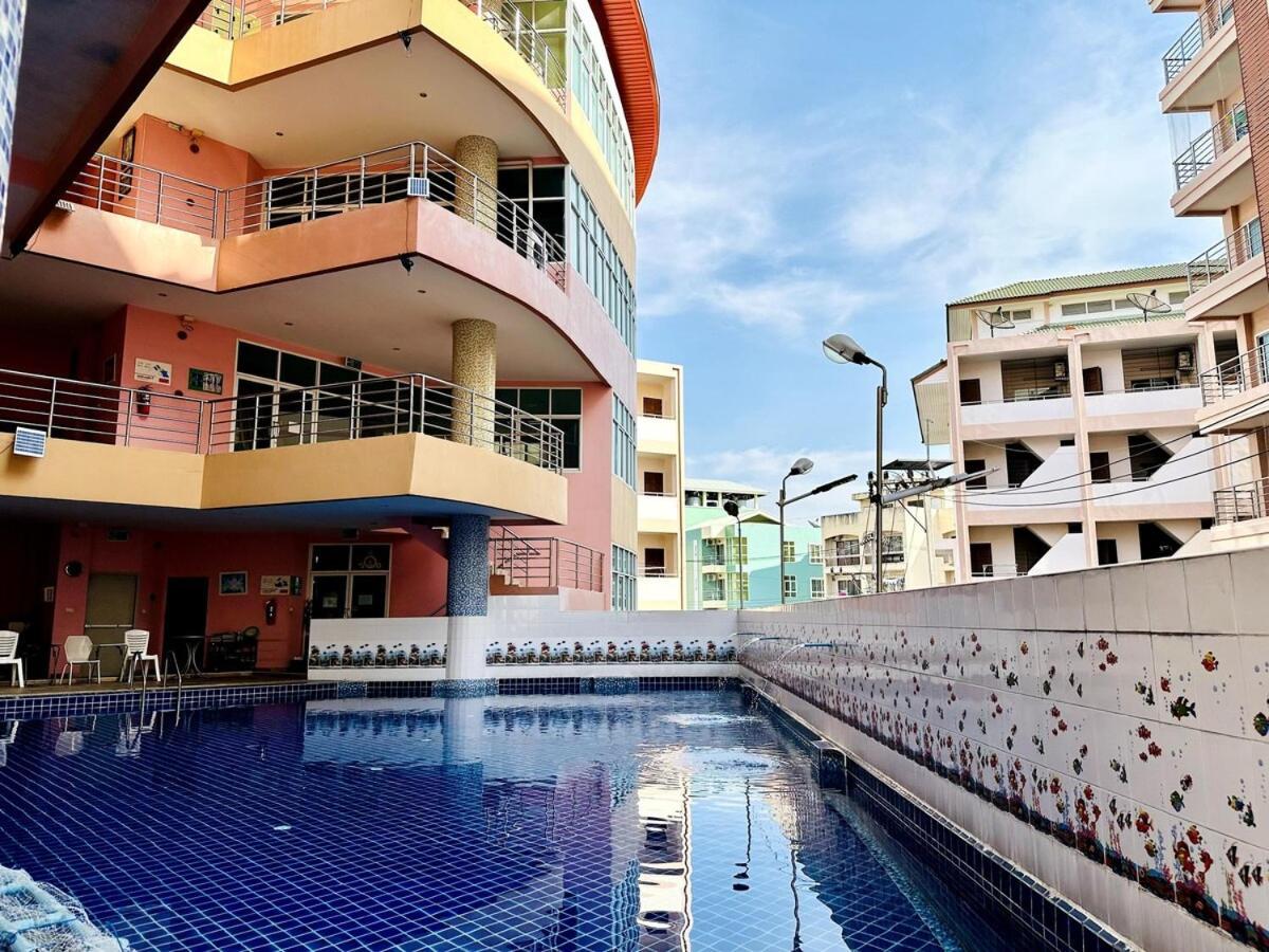 Wisdom Burg Bangsaen, Pool, Gym Aparthotel Ban Rong Khoei Kültér fotó