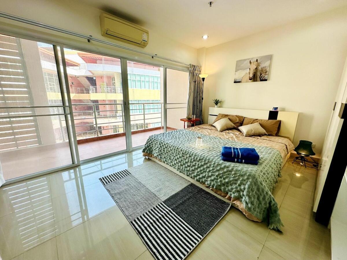 Wisdom Burg Bangsaen, Pool, Gym Aparthotel Ban Rong Khoei Kültér fotó