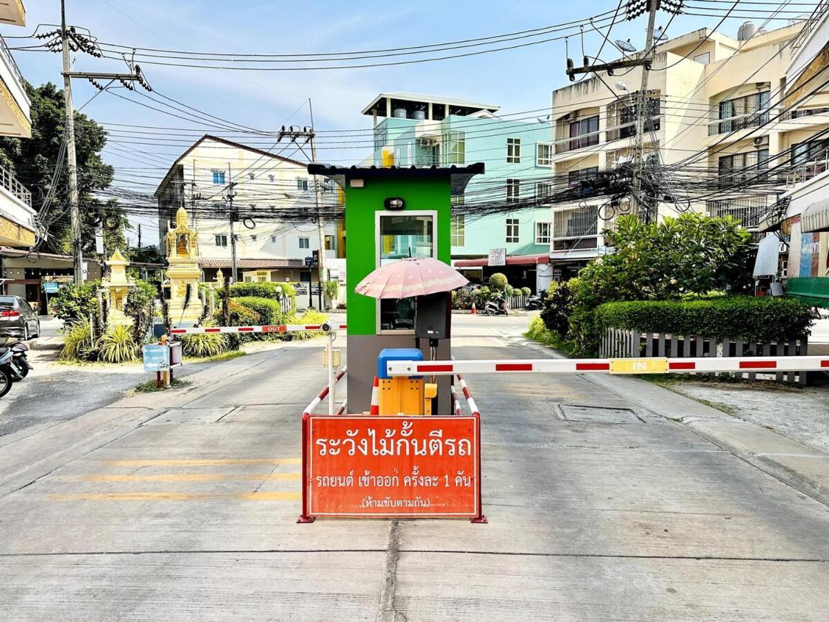 Wisdom Burg Bangsaen, Pool, Gym Aparthotel Ban Rong Khoei Kültér fotó