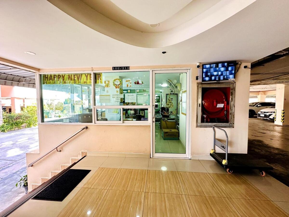 Wisdom Burg Bangsaen, Pool, Gym Aparthotel Ban Rong Khoei Kültér fotó