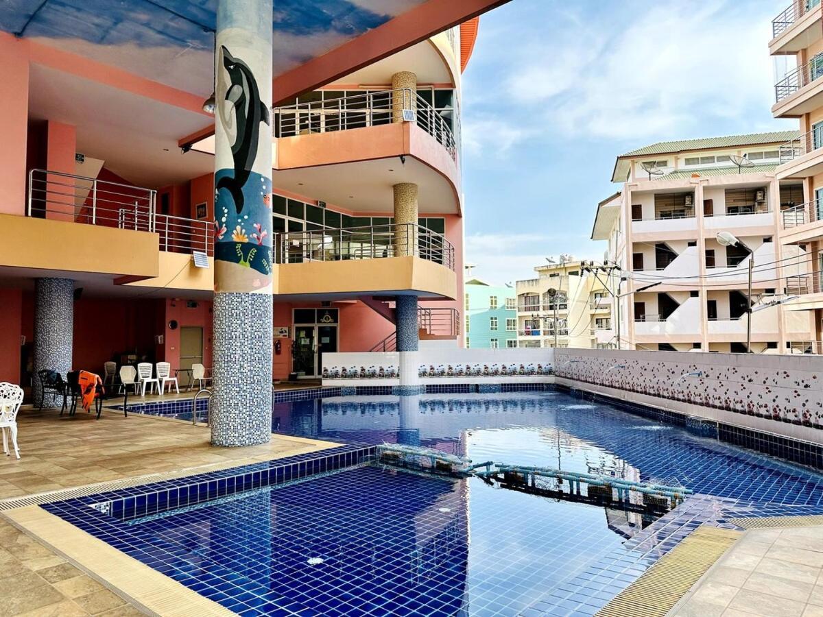 Wisdom Burg Bangsaen, Pool, Gym Aparthotel Ban Rong Khoei Kültér fotó
